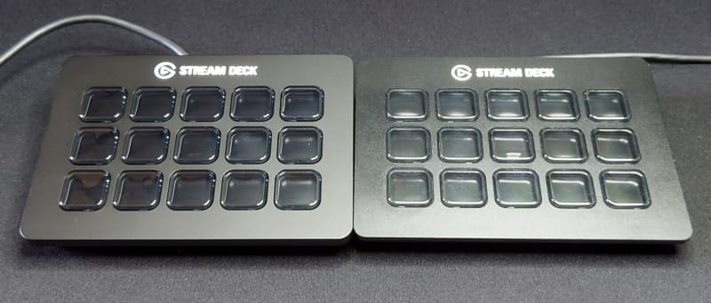 Elgato Stream Deck 初代とMK.2を平置きで比較