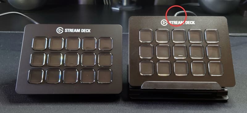 Elgato Stream Deck 初代は上部からケーブルが伸びている