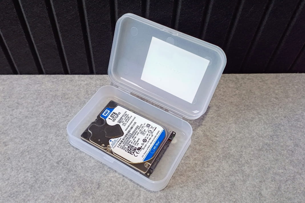 2.5インチのハードディスクを「小物釣り具ストレージボックス」に収納したところ