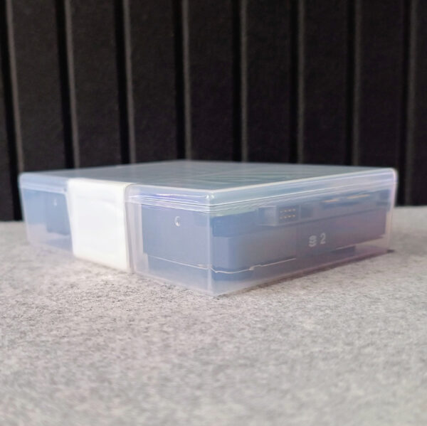 クッションスポンジを貼ったハガキケースに3.5インチハードディスクを収納