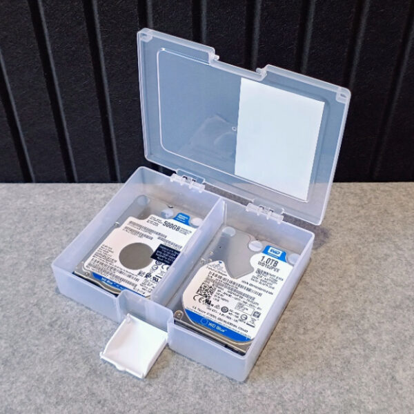 和泉化成のケースに2.5インチハードディスクを2台収納したところ