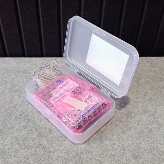 帯電防止エアキャップで包んだハードディスクをケースに収納したところ